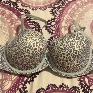 Never worn Victoria secret bra